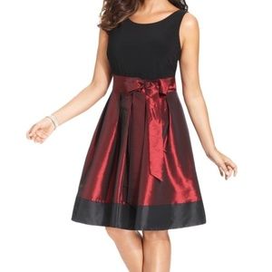 SLNY Black/Red Fashions Sleeveless Pleated Dress